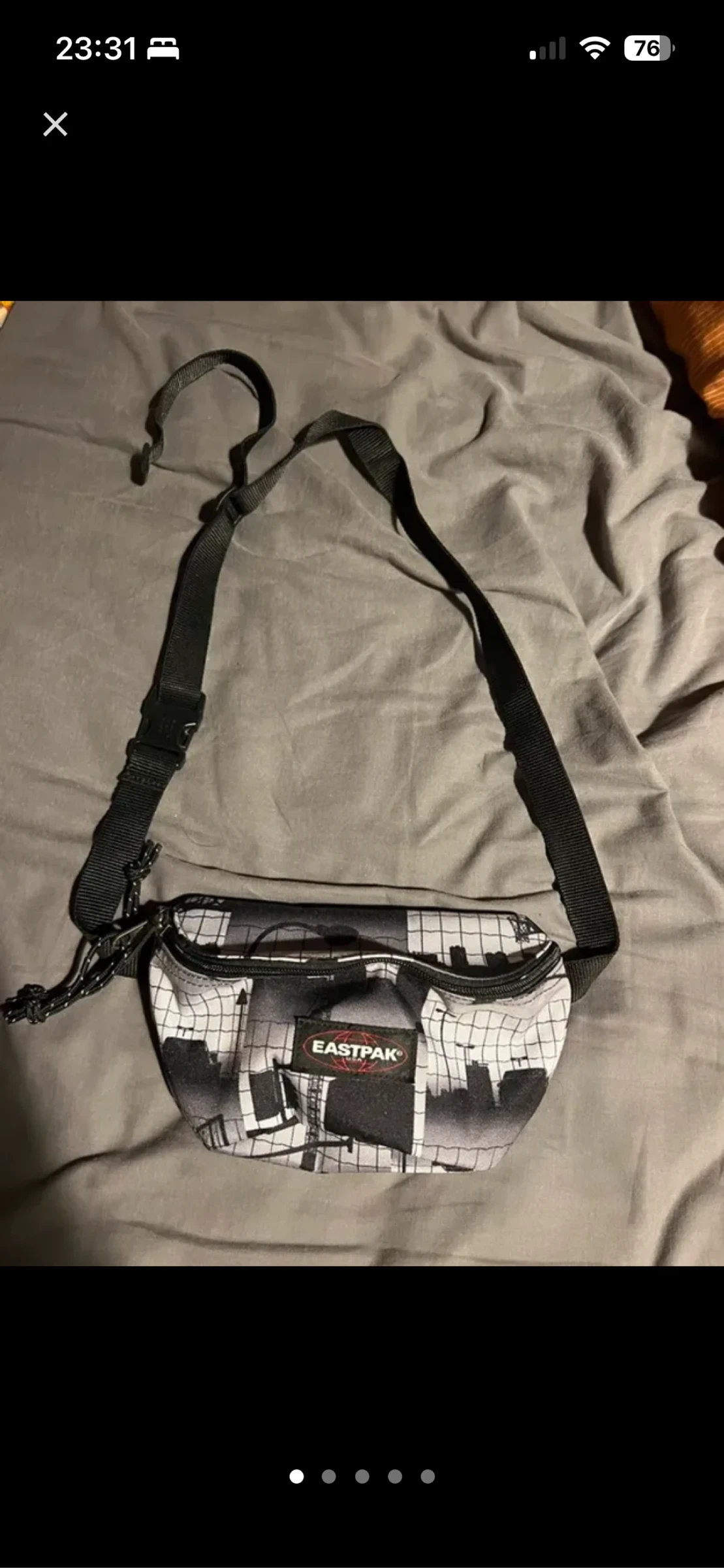 Sacoche banane bandoulière Eastpak motif quadrillé